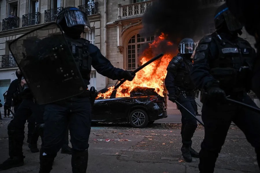 Confrontos, saques e crise de habitação